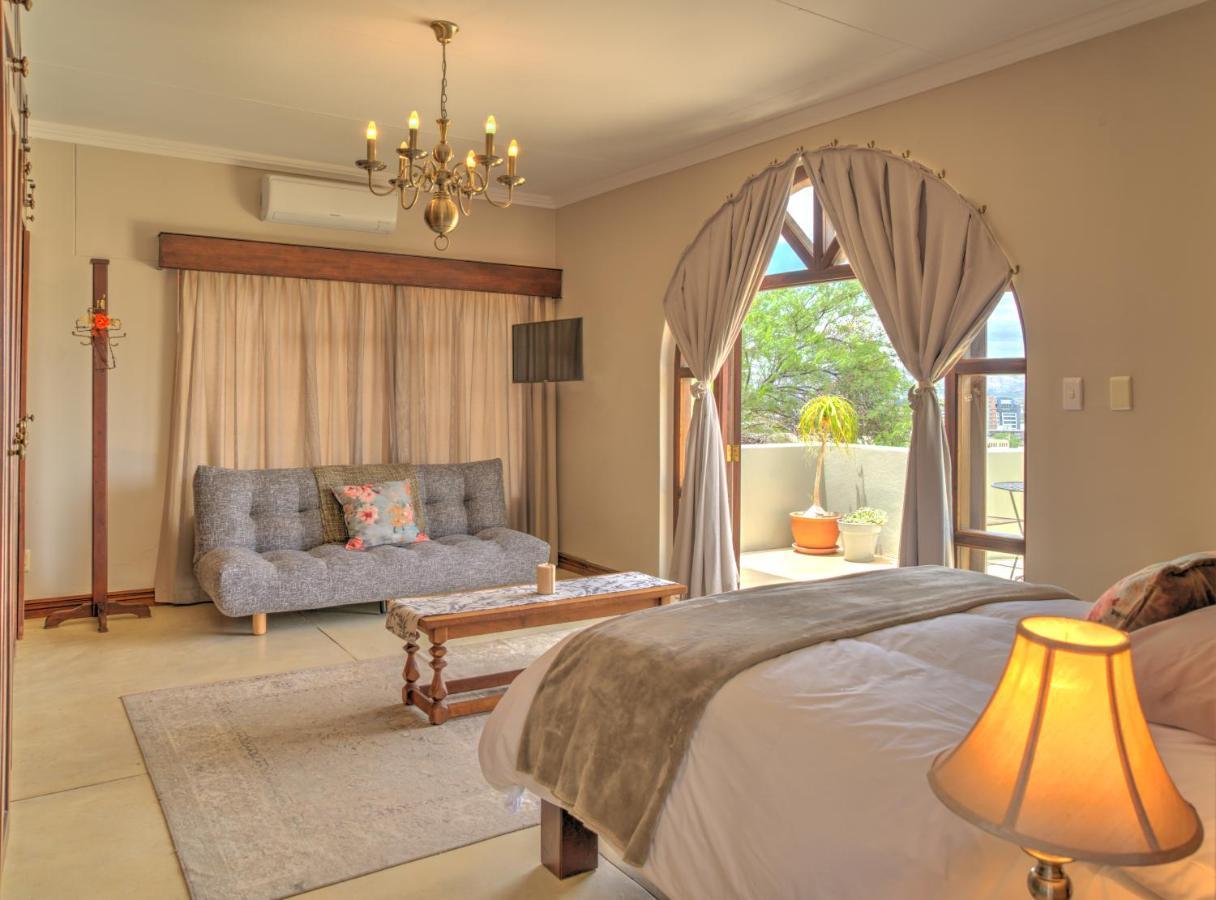 Haus Schwerinsburg Guest House Windhoek Luaran gambar