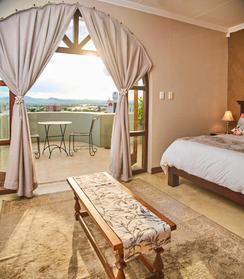 Haus Schwerinsburg Guest House Windhoek Luaran gambar