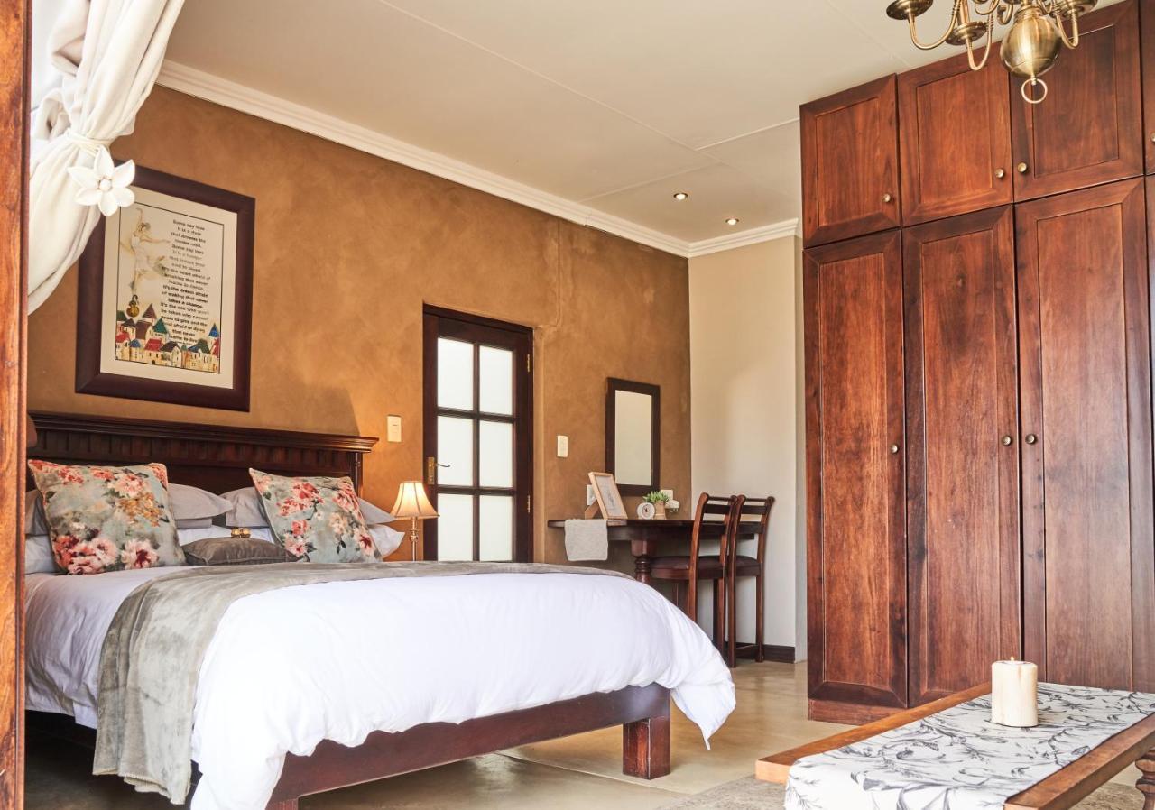 Haus Schwerinsburg Guest House Windhoek Luaran gambar